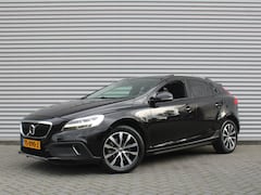 Volvo V40 Cross Country - 1.5 T3 Dynamic Edition | Trekhaak | 17" LM | Panoramadak | Leer | PDC v+a | Camera | Stoel