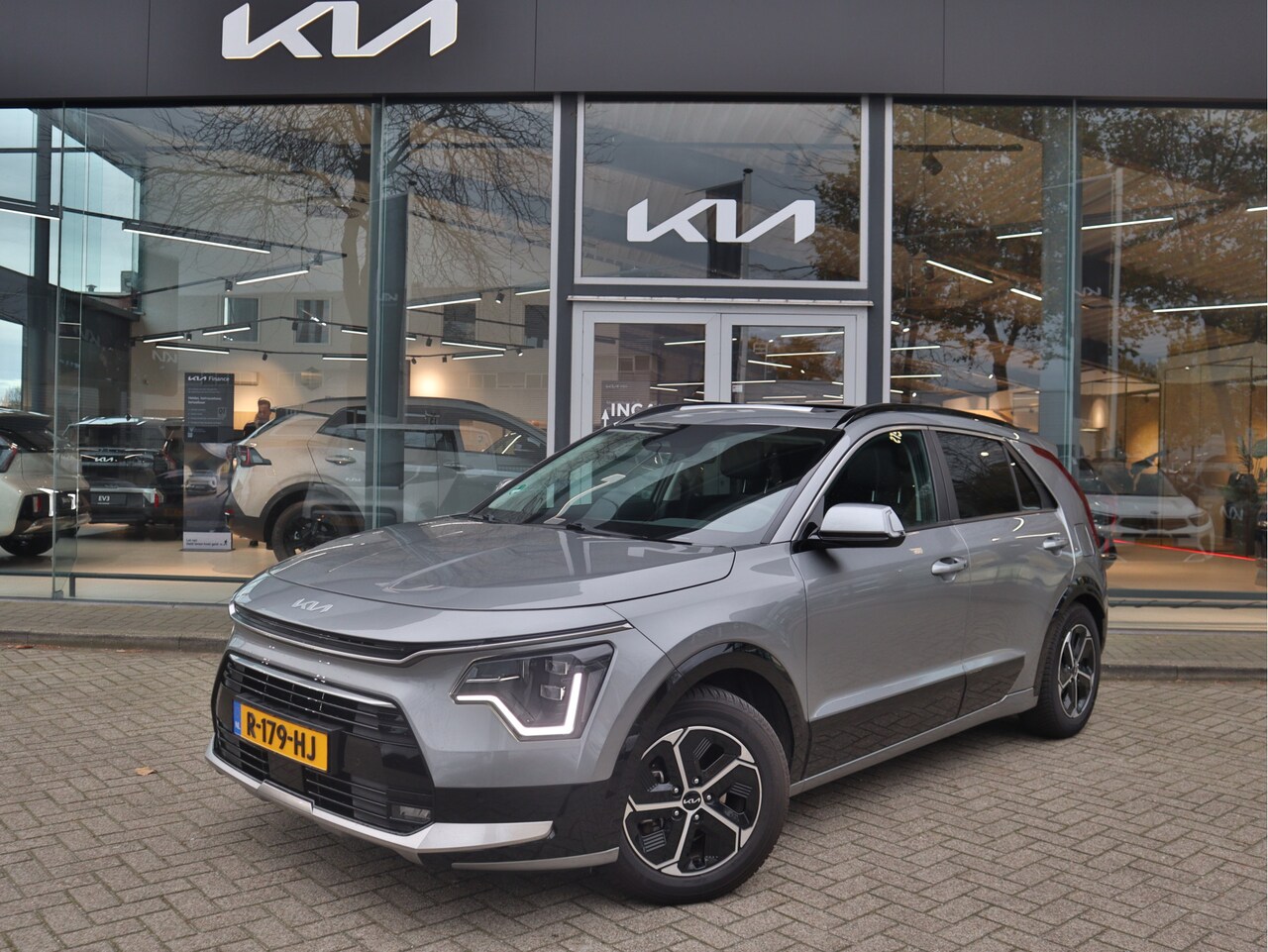 Kia Niro - 1.6 GDi Hybrid DynamicPlusLine | 1ste eigenaar | Leder | Trekhaak | all seasons | Tot 10jr - AutoWereld.nl