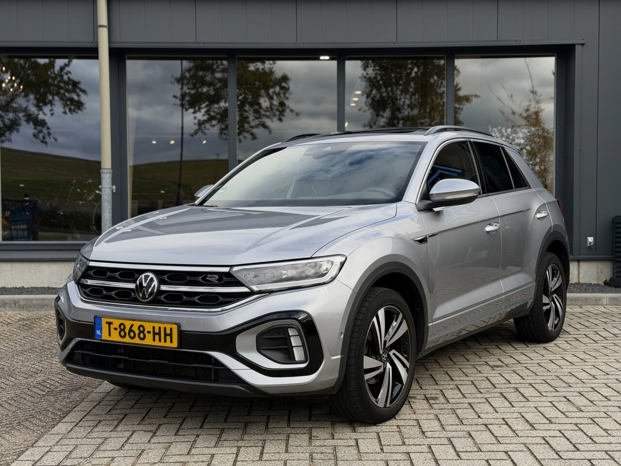 Volkswagen T-Roc - 1.5 TSI R-Line Business+ Pano Massage Beats - AutoWereld.nl