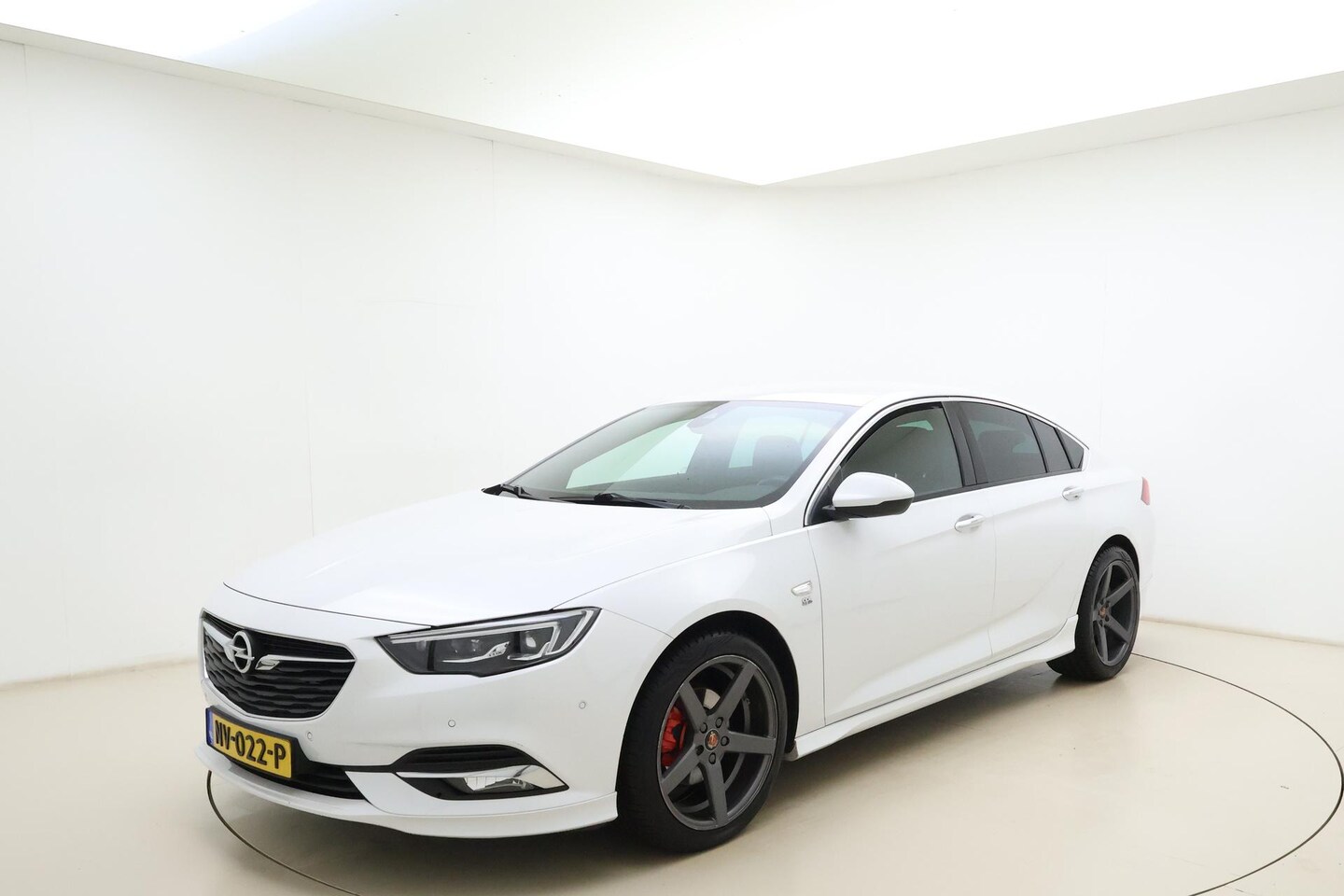 Opel Insignia Grand Sport - 1.5 Turbo Business Executive | Climate Control | Camera achter | OPC Line pakket | AGR sto - AutoWereld.nl