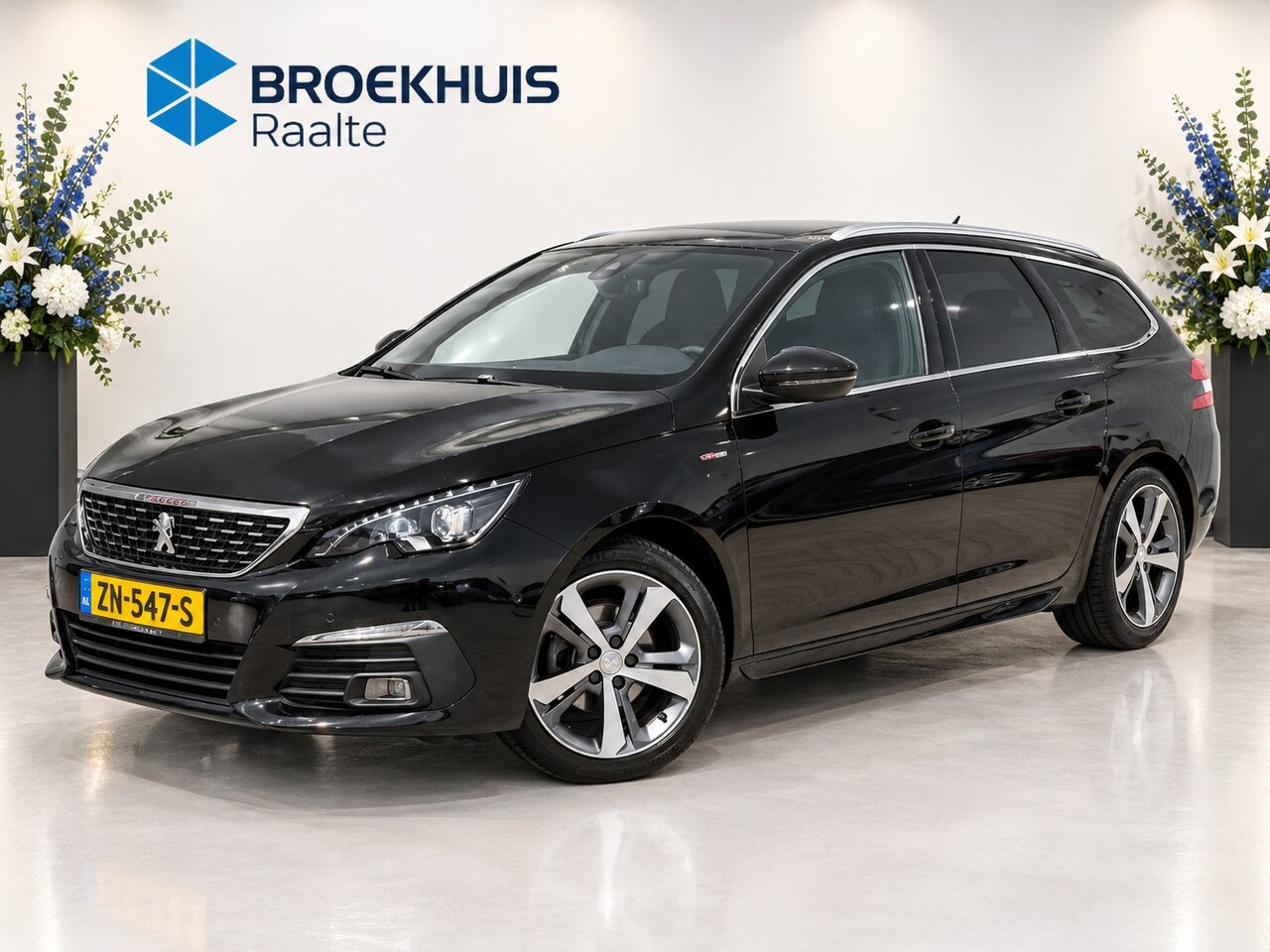 Peugeot 308 SW - 1.2 PureTech GT-line Trekhaak | Panoramadak | Achteruitrijcamera | Keyless | Sensoren voor - AutoWereld.nl