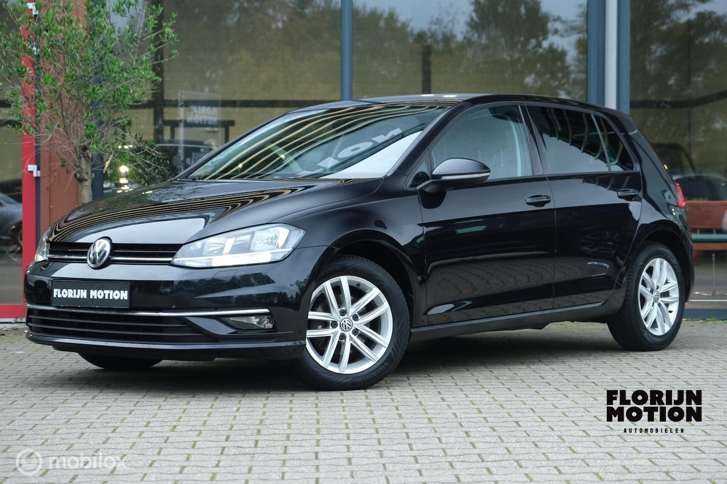 Volkswagen Golf - 1.0 TSI Trendline | Stoelverwarming | PDC | Navi | LED | Climate control | Zeer netjes | A - AutoWereld.nl