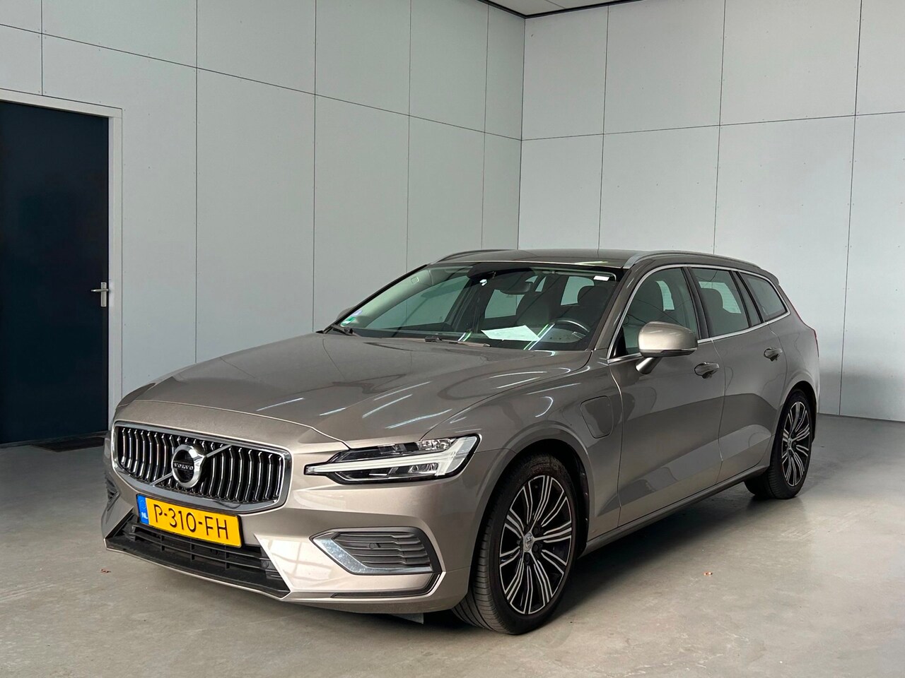 Volvo V60 - 2.0 T6 Recharge AWD Inscription Expression | Longrange | Automaat | Trekhaak | Vol opties - AutoWereld.nl