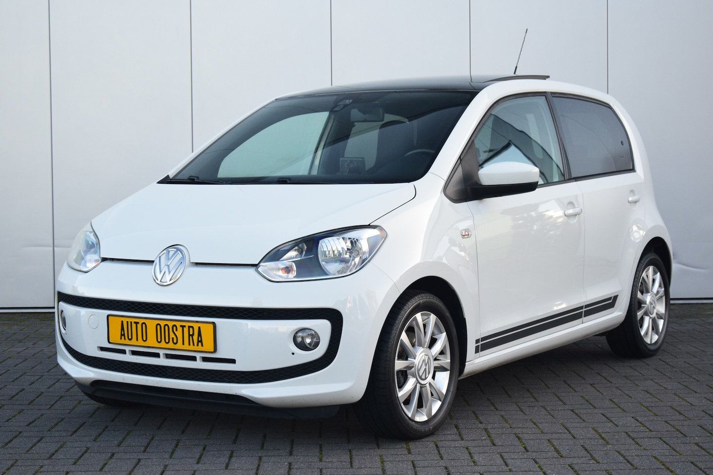 Volkswagen Up! - 1.0 Club up! BlueMotion Pano/dak Stoelverwarming Priv/Glass Airco Cruise Pdc - AutoWereld.nl