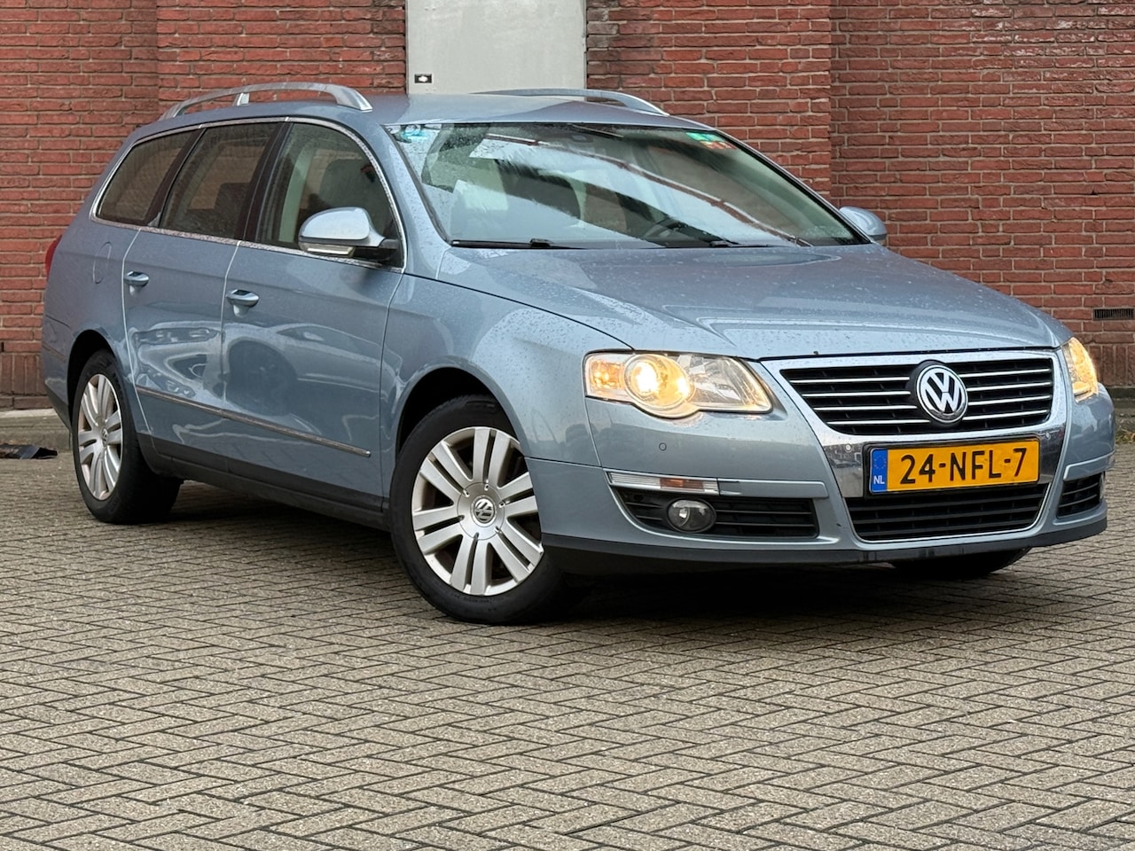 Volkswagen Passat Variant - 1.4 TSI Highline BlueMotion | AUTOMAAT |LEDER | CRUISE | CLIMA | APK - AutoWereld.nl