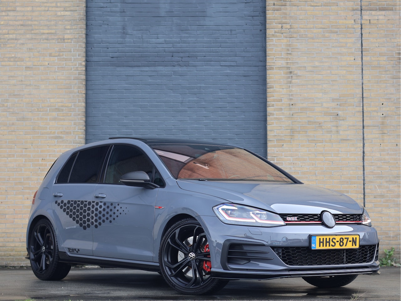 Volkswagen Golf - 2.0 TSI GTI TCR 290PK DSG | DCC | Pano | BULL-X | Pure Grey | - AutoWereld.nl