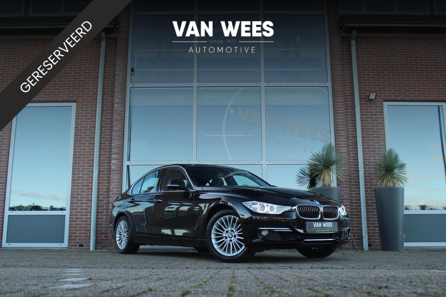 BMW 3-serie - 320i High Executive | 2e eigenaar | Origineel NL | Luxury Line | Navigatie Professional | - AutoWereld.nl