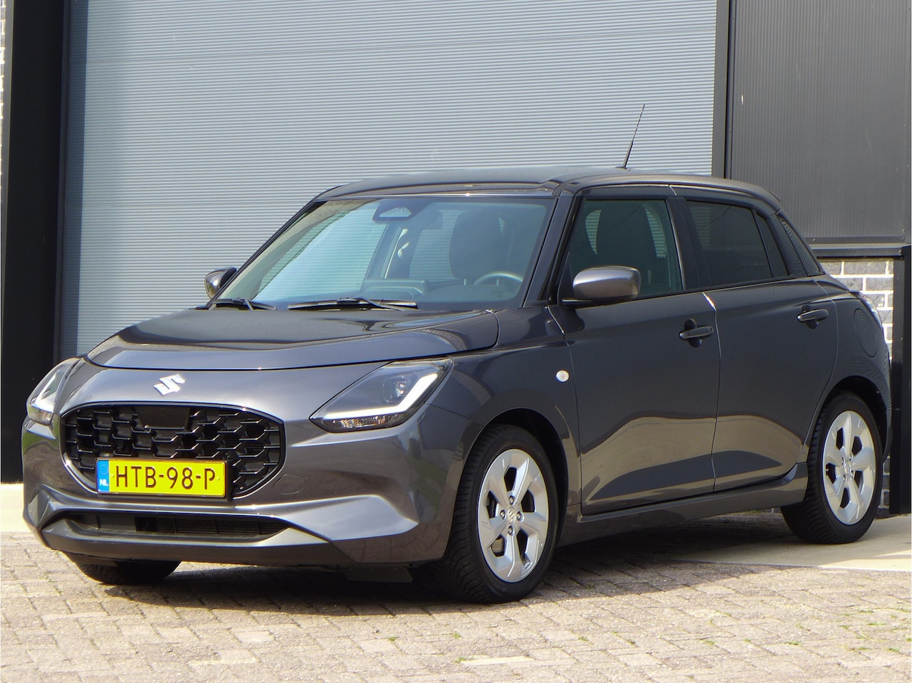 Suzuki Swift - 1.2 Select Smart Hybrid CVT All season Rijklaarprijs! | Tot 10 jaar Garantie | Onderhoudsb - AutoWereld.nl