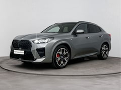 BMW X2 - sDrive20i M Sport Automaat / Panoramadak / Achteruitrijcamera / Sportstoelen / M Adaptief