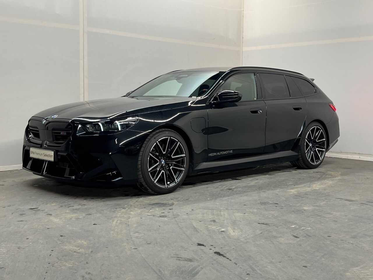 BMW 5-serie Touring - M5 Trekhaak | Skylounge | Bower & Wilkins | - AutoWereld.nl