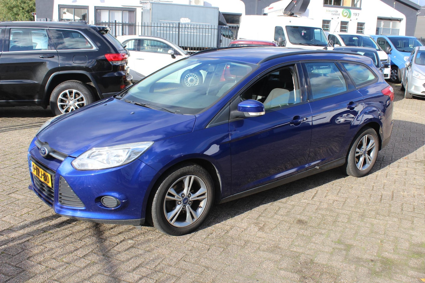 Ford Focus Wagon - 1.0 Koppakking lek, motor loopt goed! - AutoWereld.nl