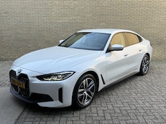 BMW i4 - eDrive40 84 kWh | 93% SOH | Trekhaak elektrisch wegklapbaar | Sportstoelen | Half leder |