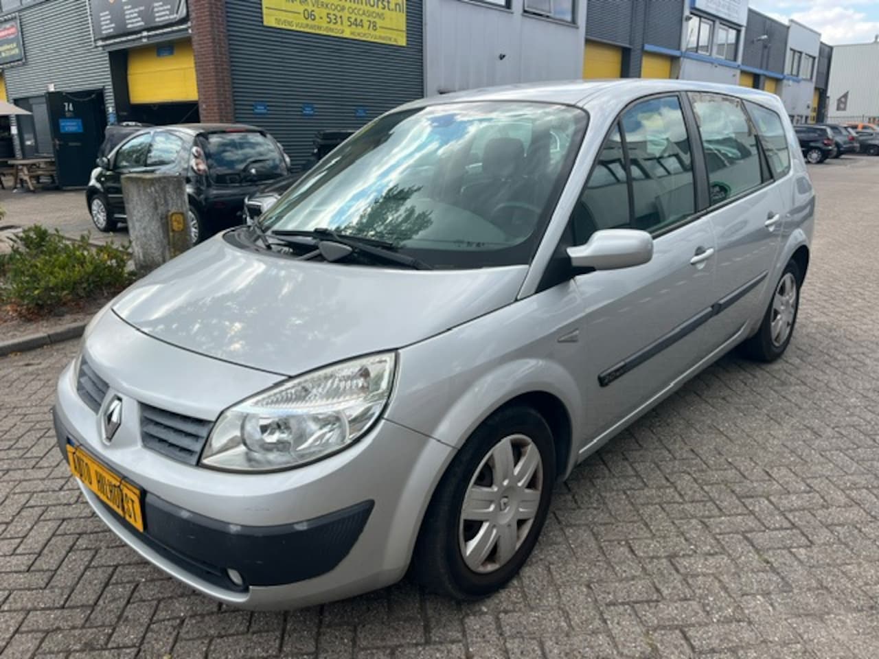 Renault Grand Scénic - 2.0-16V Expression Luxe Handel export auto ( Auto Hilhorst Vuurwerk Soest ) - AutoWereld.nl