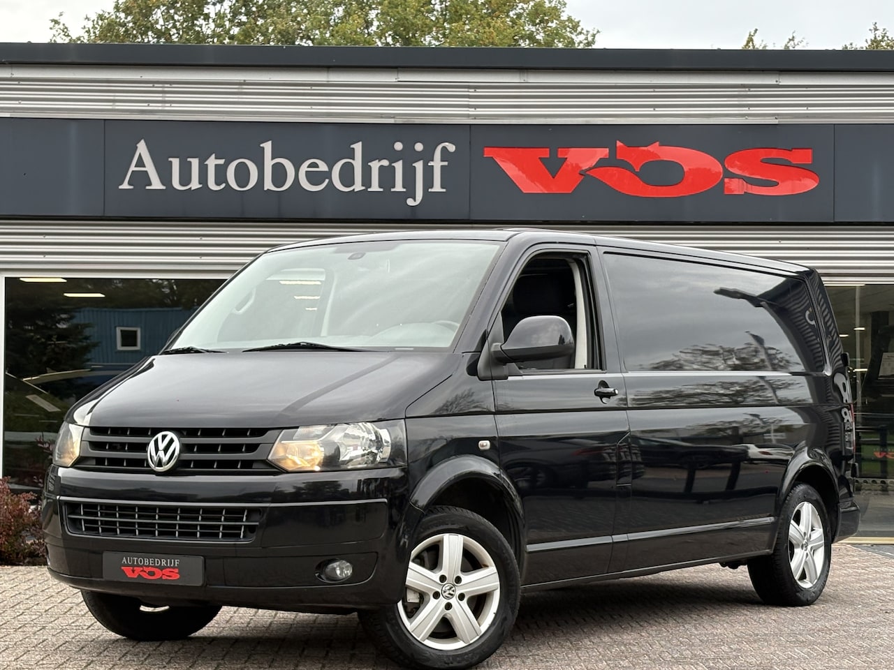 Volkswagen Transporter - 2.0 TDI L2H1 | 180 PK | Automaat | Navi | Stoelverwarming - AutoWereld.nl