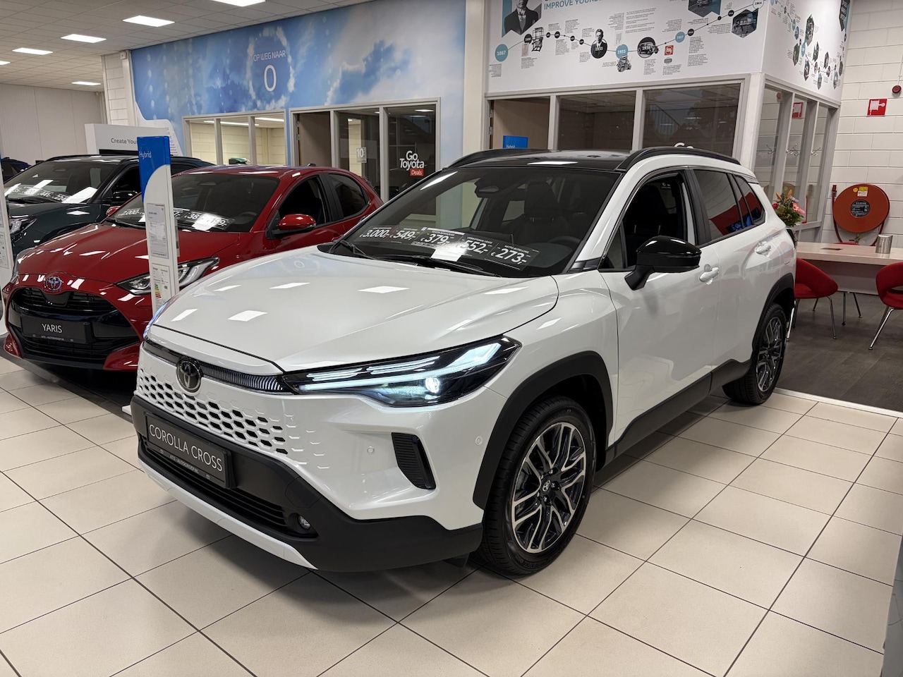 Toyota Corolla Cross - Hybrid 180 Executive | Panoramadak | Nieuw en uit voorraad leverbaar! - AutoWereld.nl