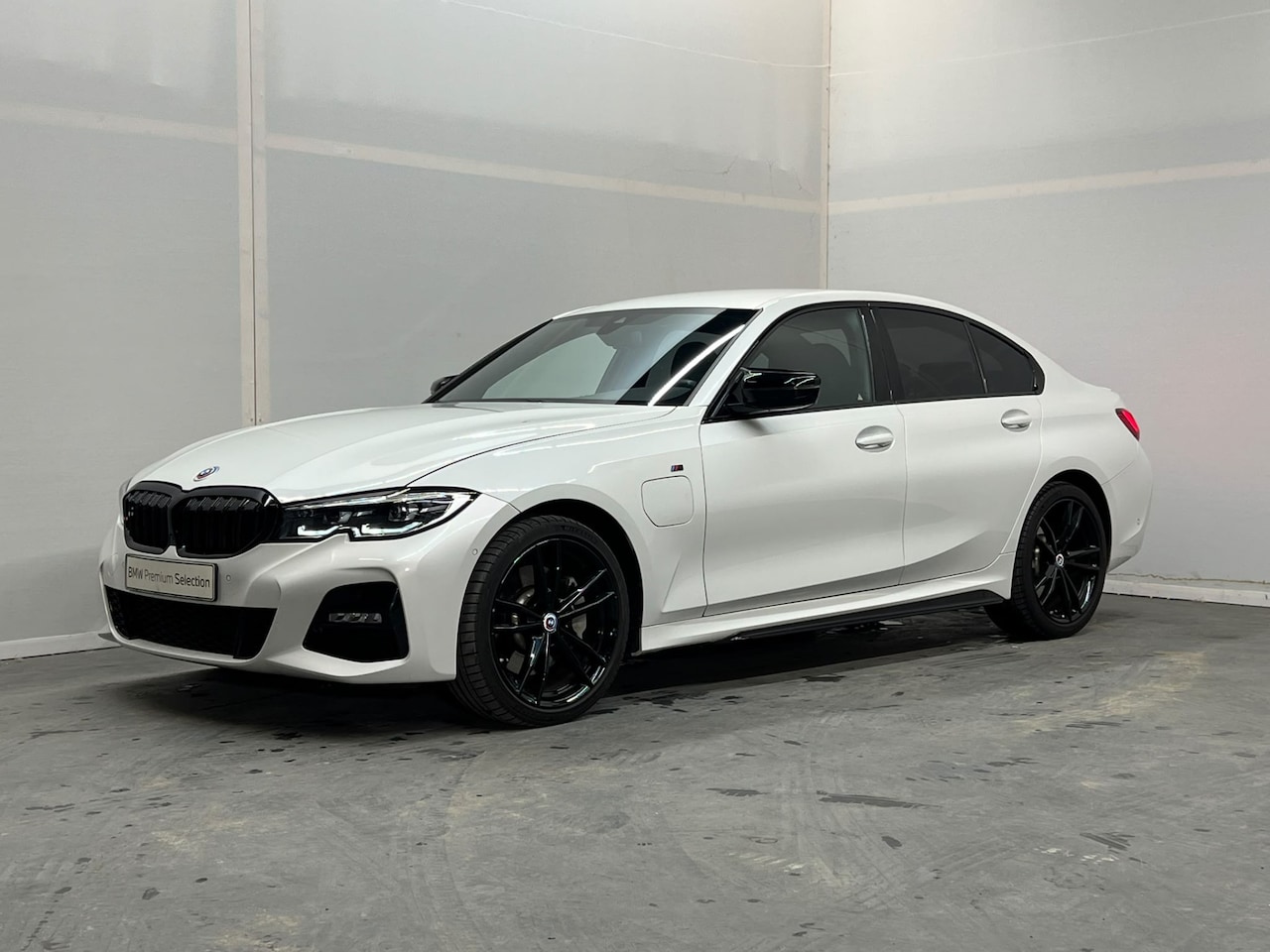 BMW 3-serie - 330e Business Edition Plus 330e Business Edition Plus - AutoWereld.nl