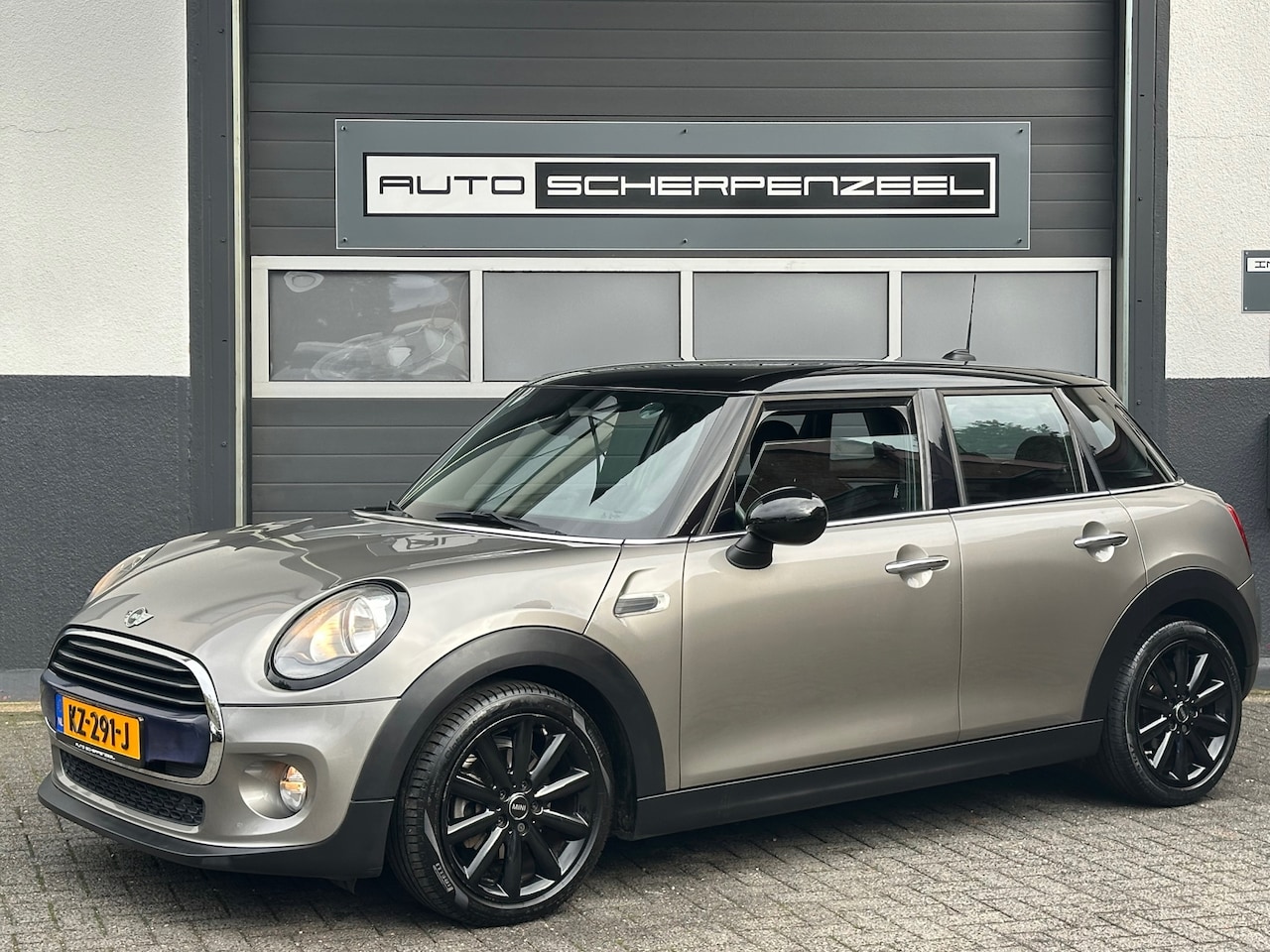 MINI 5-Deurs - 1.5 136pk Cooper | 68.529 km | CC | AIRCO | 1e Eig - AutoWereld.nl