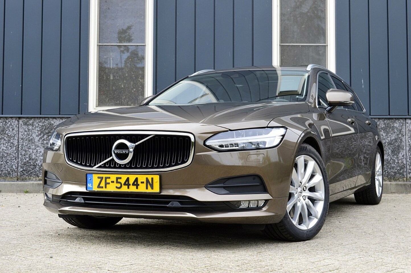 Volvo V90 - 2.0 T5 Momentum Rijklaarprijs-Garantie Panorama dak Trekhaak Led Apple/Android - AutoWereld.nl
