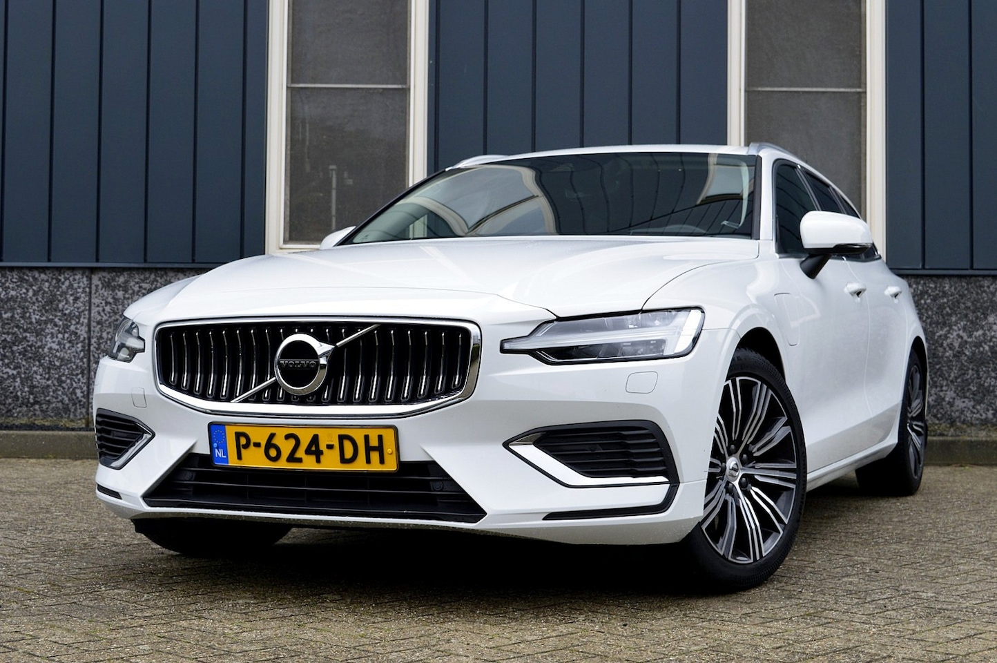 Volvo V60 - 2.0 T8 Recharge AWD Inscription SOH 98.32% Rijklaarprijs-Garantie Leder Sport interieur Tr - AutoWereld.nl