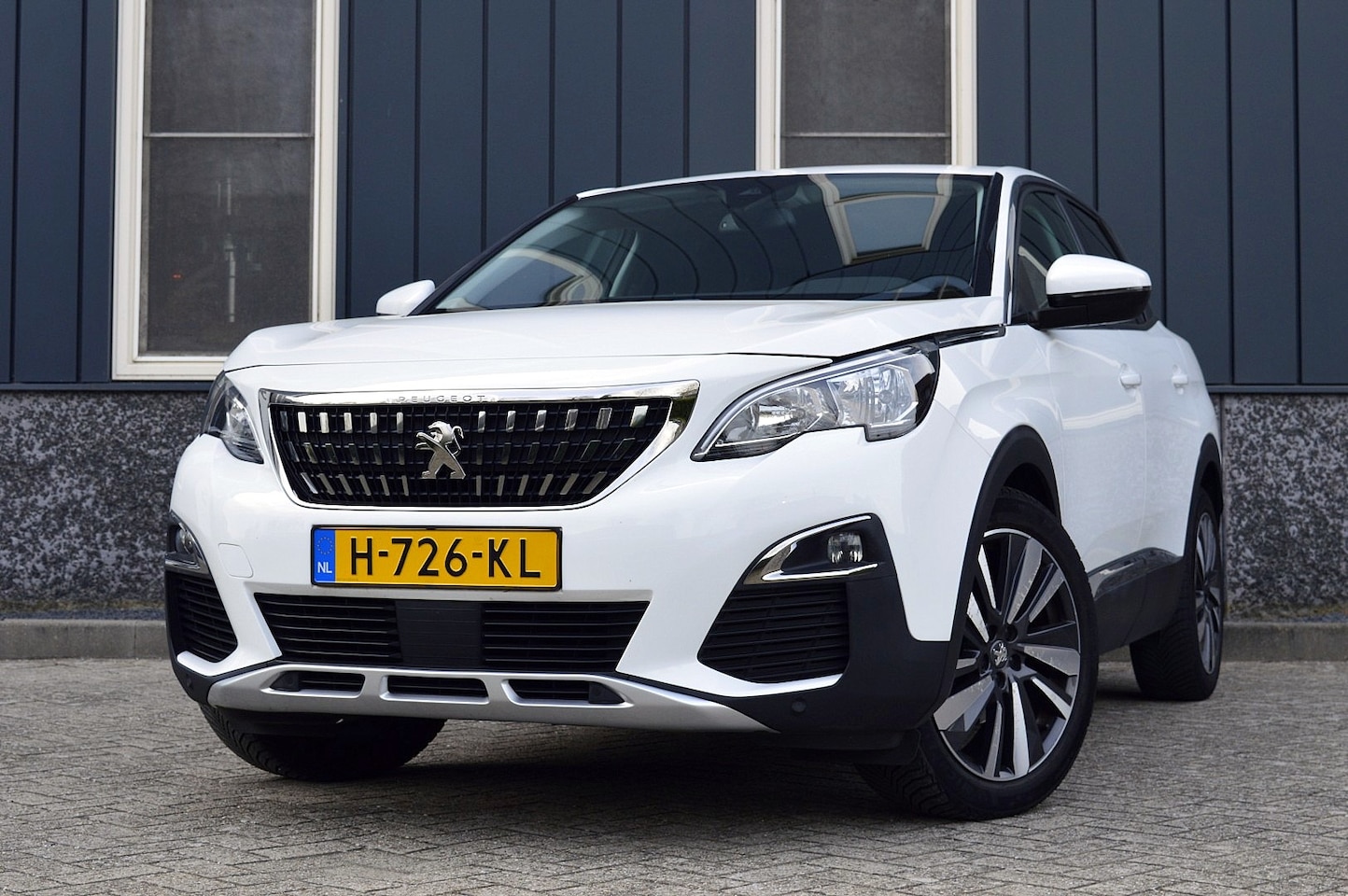 Peugeot 3008 - 1.2 PureTech Allure Rijklaarprijs-Garantie Navigatie Airco Camera Leder/Stof interieur - AutoWereld.nl