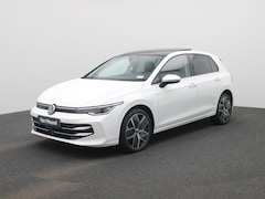 Volkswagen Golf - 1.5 eHybrid Style Edition 204 PK| | SoH 100% | Panoramadak | Trekhaak Elektrisch | LED Mat