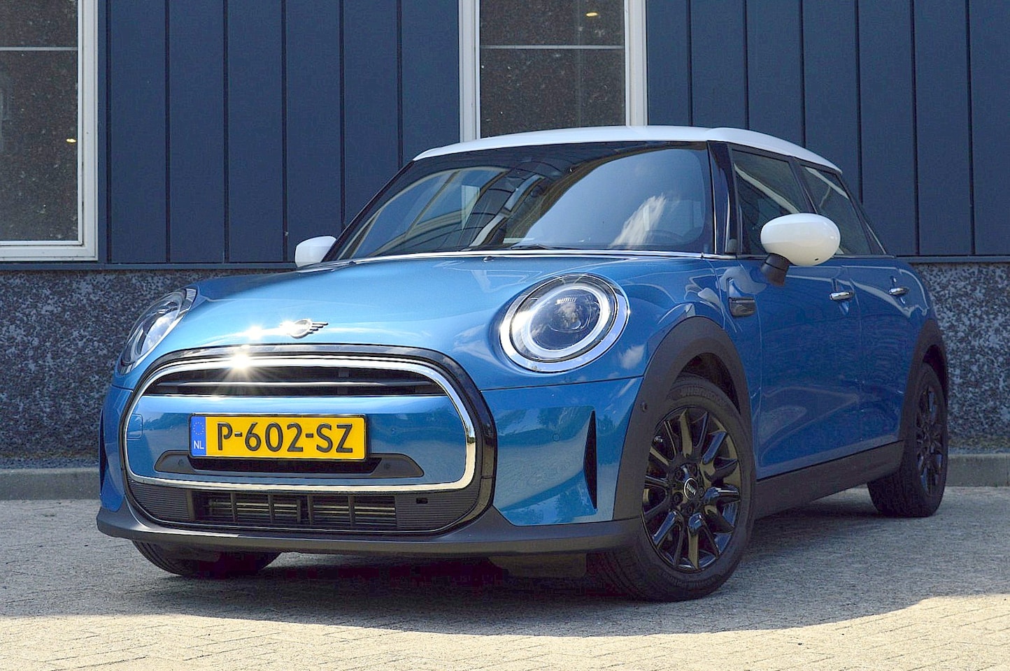 MINI 5-Deurs - 1.5 Cooper Business Edition Rijklaarprijs-Garantie Sport Interieur Navigatie Apple carplay - AutoWereld.nl