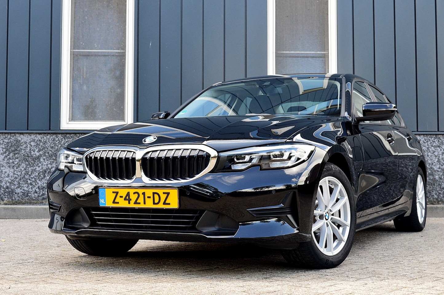 BMW 3-serie - 330e High Executive SOH 90% Rijklaarprijs-Garantie Navigatie Led Apple carplay Trekhaak Ai - AutoWereld.nl