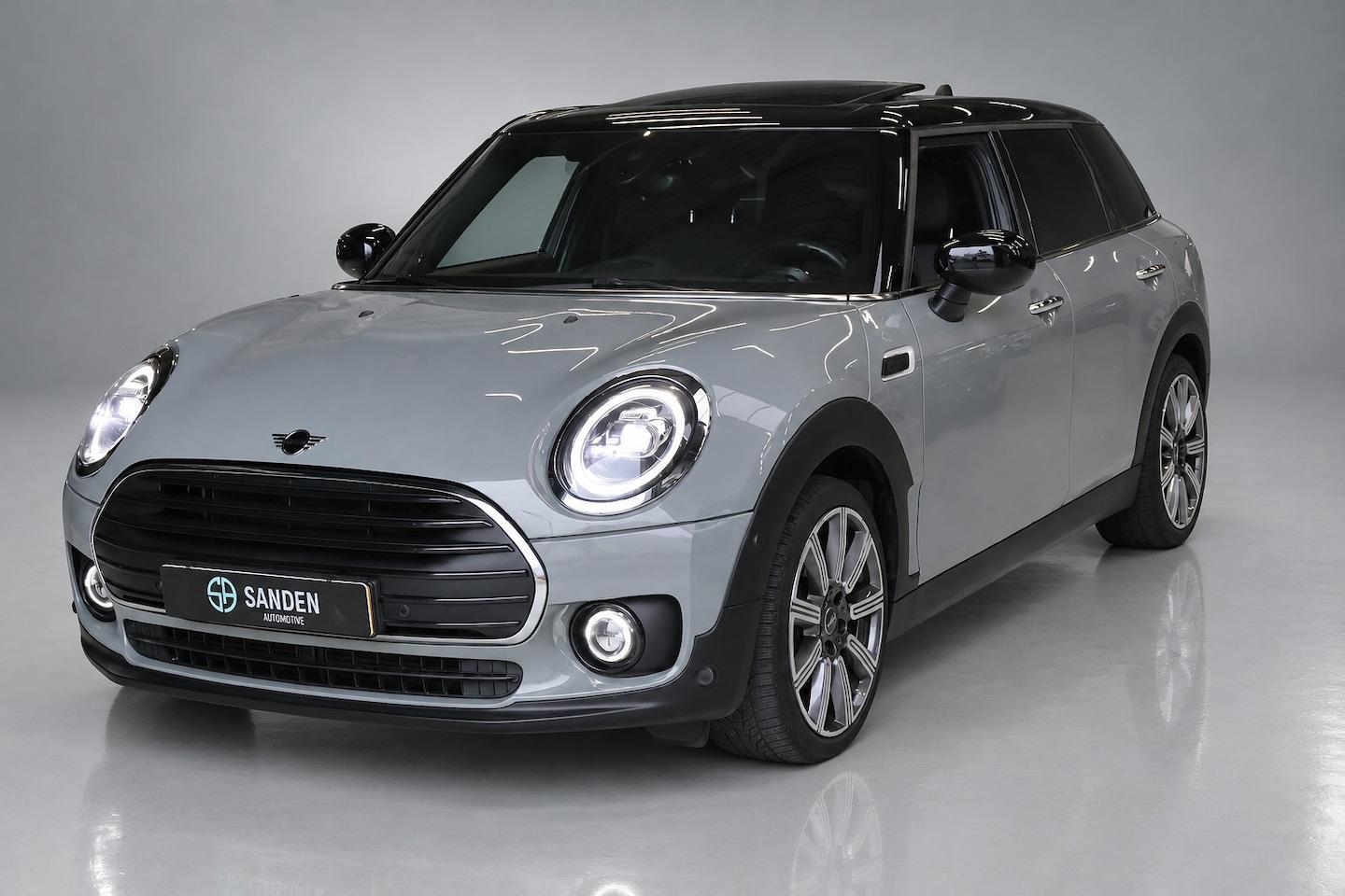 MINI Clubman - 1.5 Cooper Richmond Park Edition|Automaat|Led|Panodak|Navigatie|Stoelverwarming - AutoWereld.nl