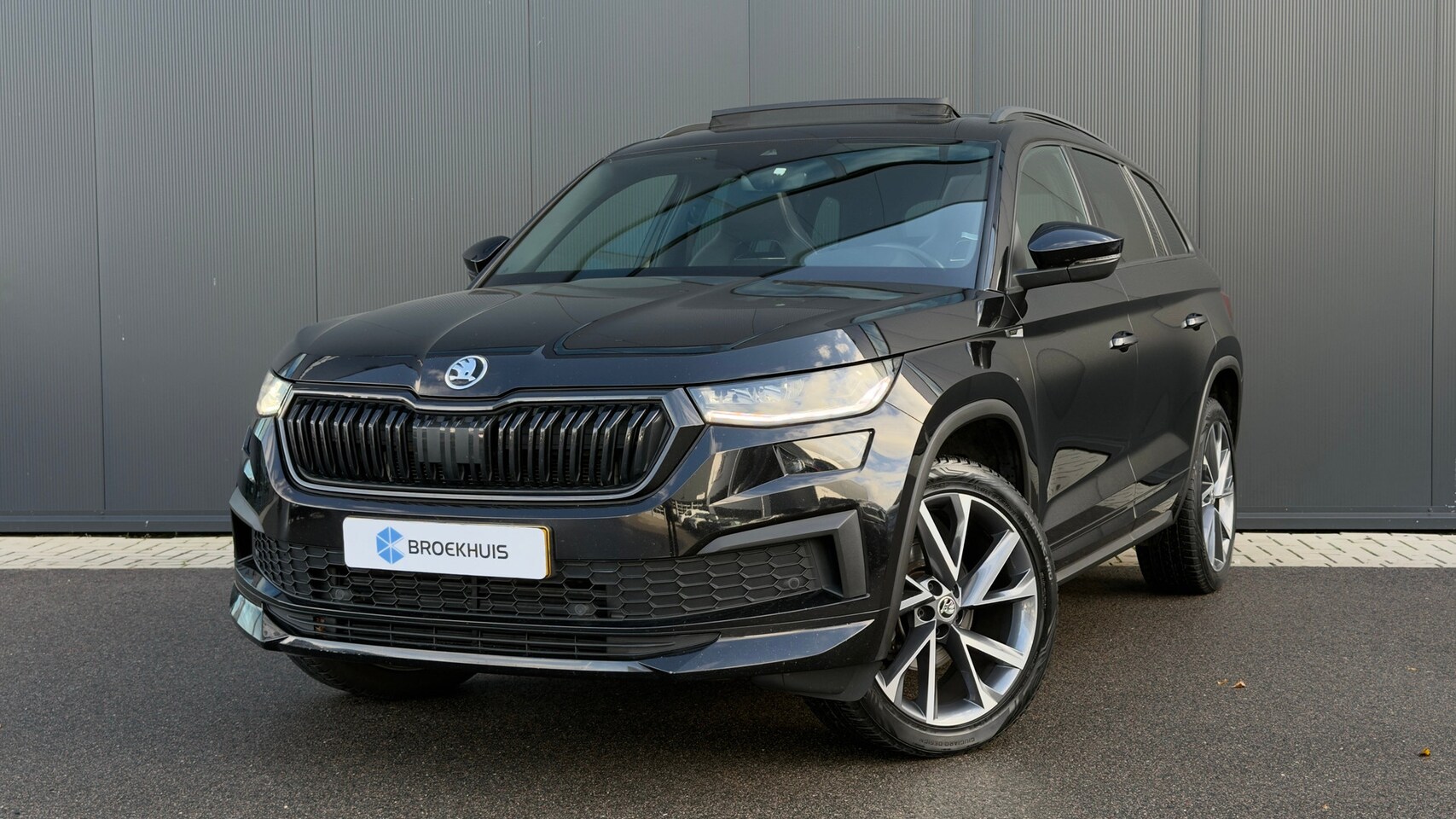 Skoda Kodiaq - 150pk 1.5 TSI Sportline Business | Panoramadak | Trekhaak | Adaptive Cruise | Keyless | Al - AutoWereld.nl