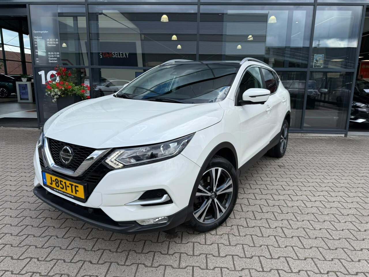 Nissan Qashqai - 1.3 DIG-T N-Connecta *Trekhaak & Navigatie* - AutoWereld.nl
