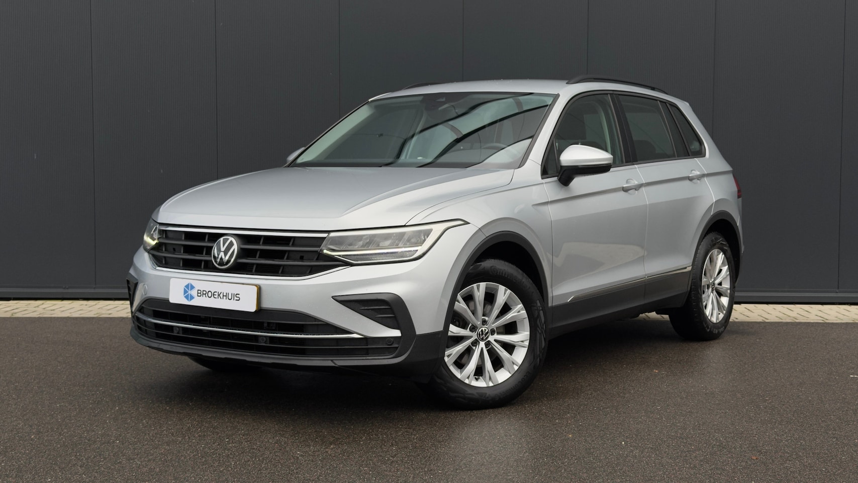Volkswagen Tiguan - 150pk 1.5 TSI Life Business | trekhaak | Achteruitrijcamera | Cruise Control | 17" | - AutoWereld.nl