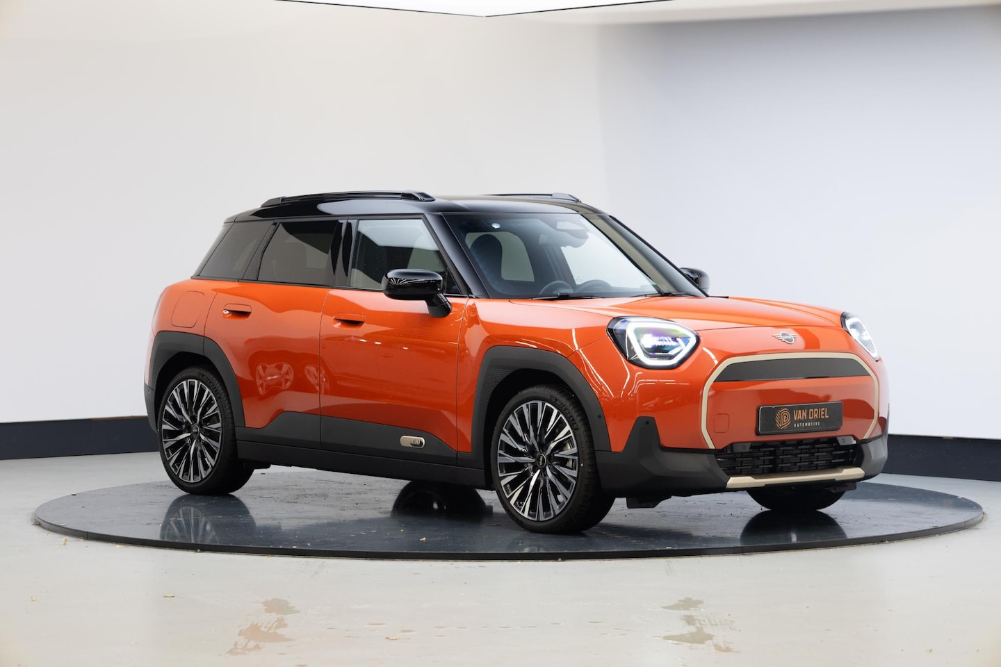 MINI Aceman - E Favoured S 42.5 kWh | Panoramadak | 18 Inch | - AutoWereld.nl