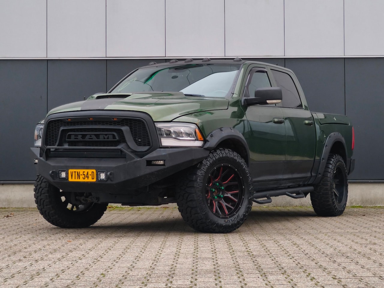 Dodge Ram 1500 - REBEL 5.7 HEMI LUCHTVERING 4X4 CLIMATE CRUISE 410PK - AutoWereld.nl