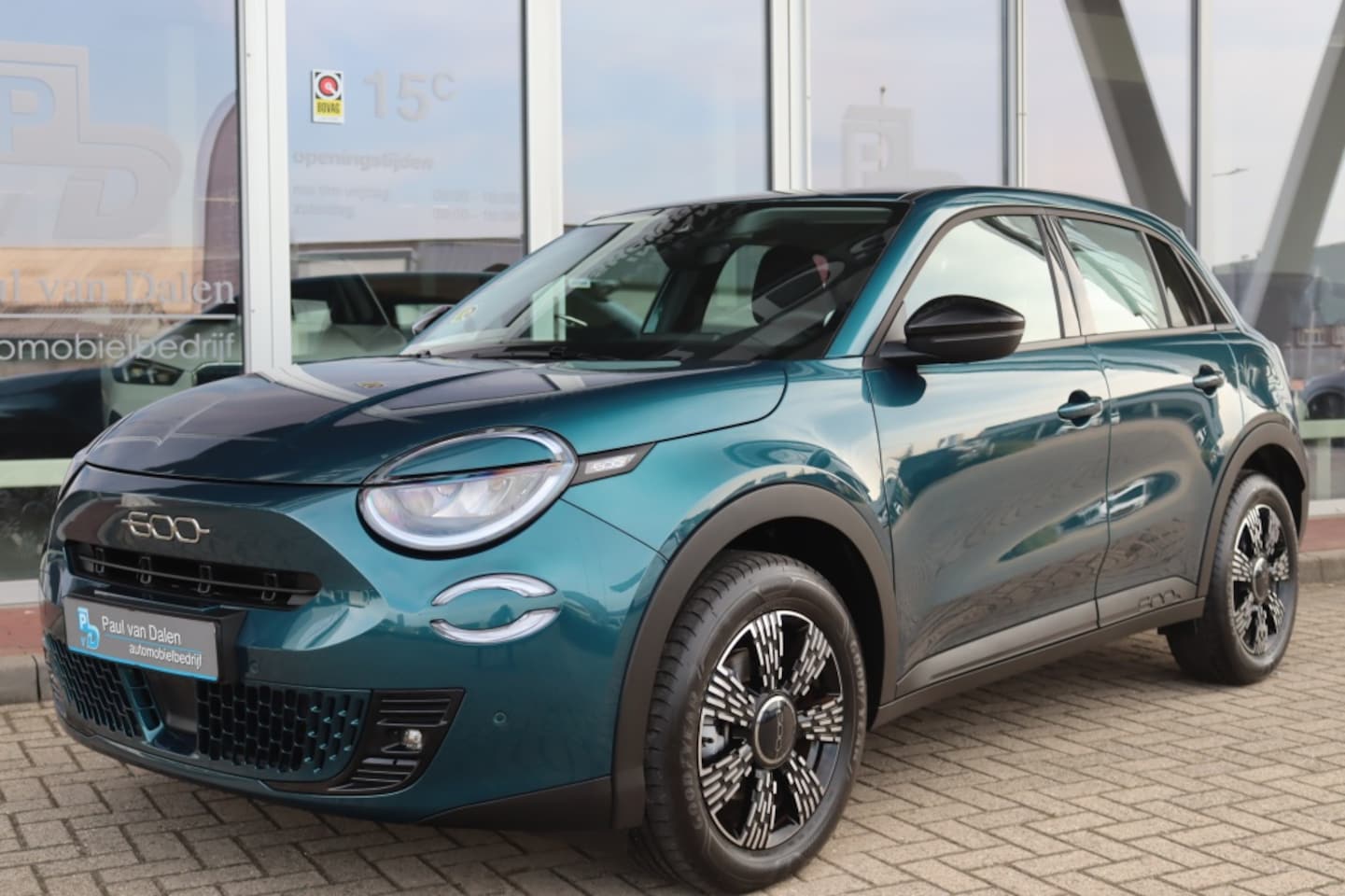 Fiat 600 - 1.2 Hybrid 145PK AUTOMAAT URBAN Navi | Keyless | Camera | Clima | Cruise | Pdc v+a | 17 In - AutoWereld.nl
