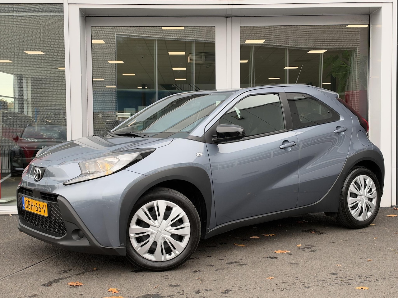 Toyota Aygo X - 1.0 VVT-i MT play 1.0 VVT-i MT Play - AutoWereld.nl