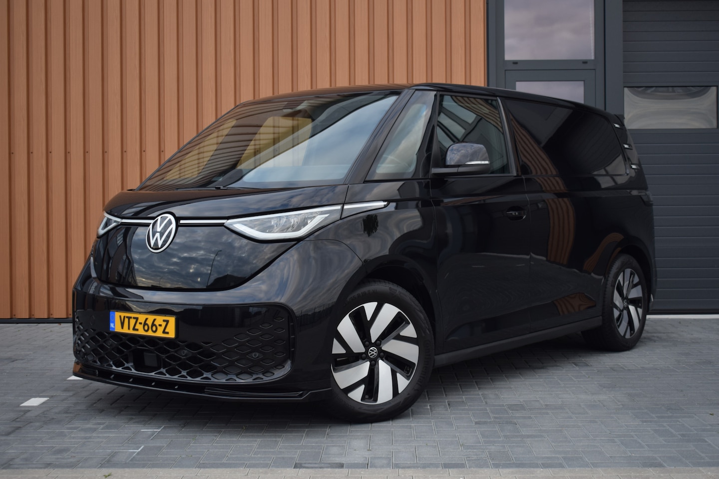 Volkswagen ID. Buzz Cargo - 77 kWh | Camera | Trekhaak | 19" - AutoWereld.nl