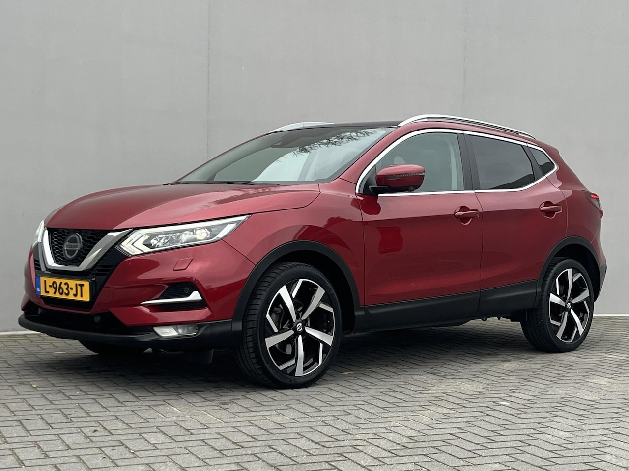 Nissan Qashqai - 1.3 DIG-T Premium Edition / 100% dealer onderhouden / Panoramadak / Cruise Control / 360 C - AutoWereld.nl