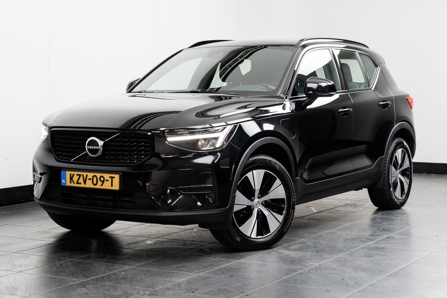 Volvo XC40 - 1.5 T5 Recharge R-Design | Trekhaak | Camera | Stuur/stoelverwarming | Memory | Harman/Kar - AutoWereld.nl