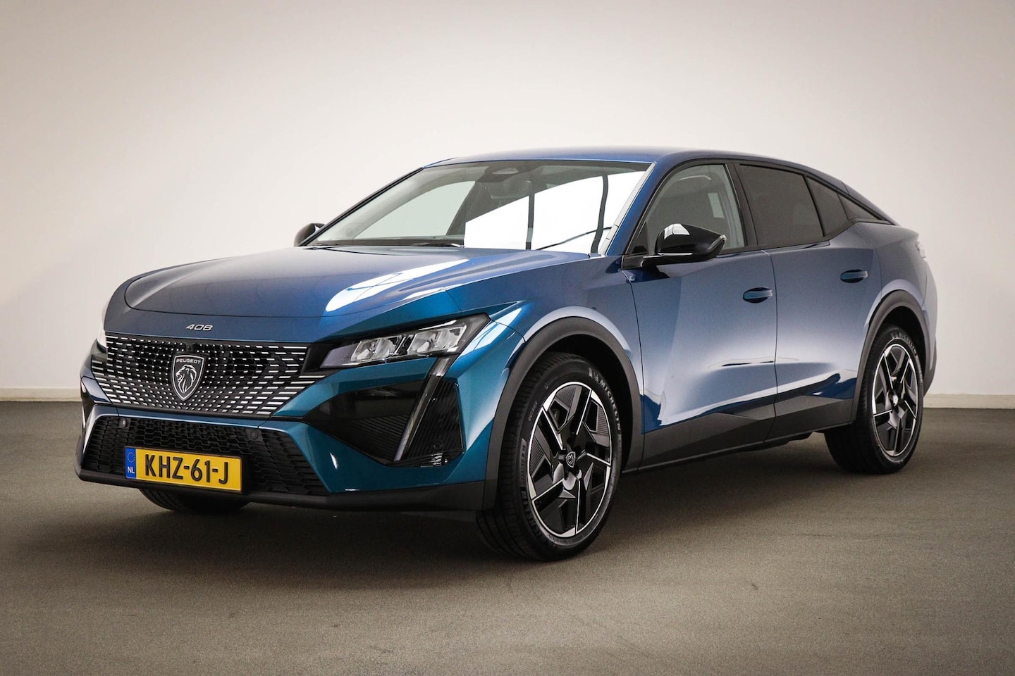 Peugeot e-408 - Allure 58 kWh | NIEUW | COMFORT / CONNECT / 360 VISION & DRIVE ASSIST- PACK | STUURVERWARM - AutoWereld.nl