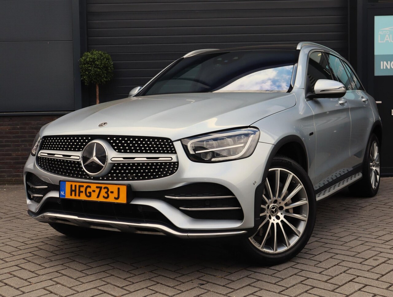 Mercedes-Benz GLC-klasse - 300e 4MATIC AMG Line | Pano | Trekhaak | Burmester | ACC | Apple Carplay/Android Auto - AutoWereld.nl