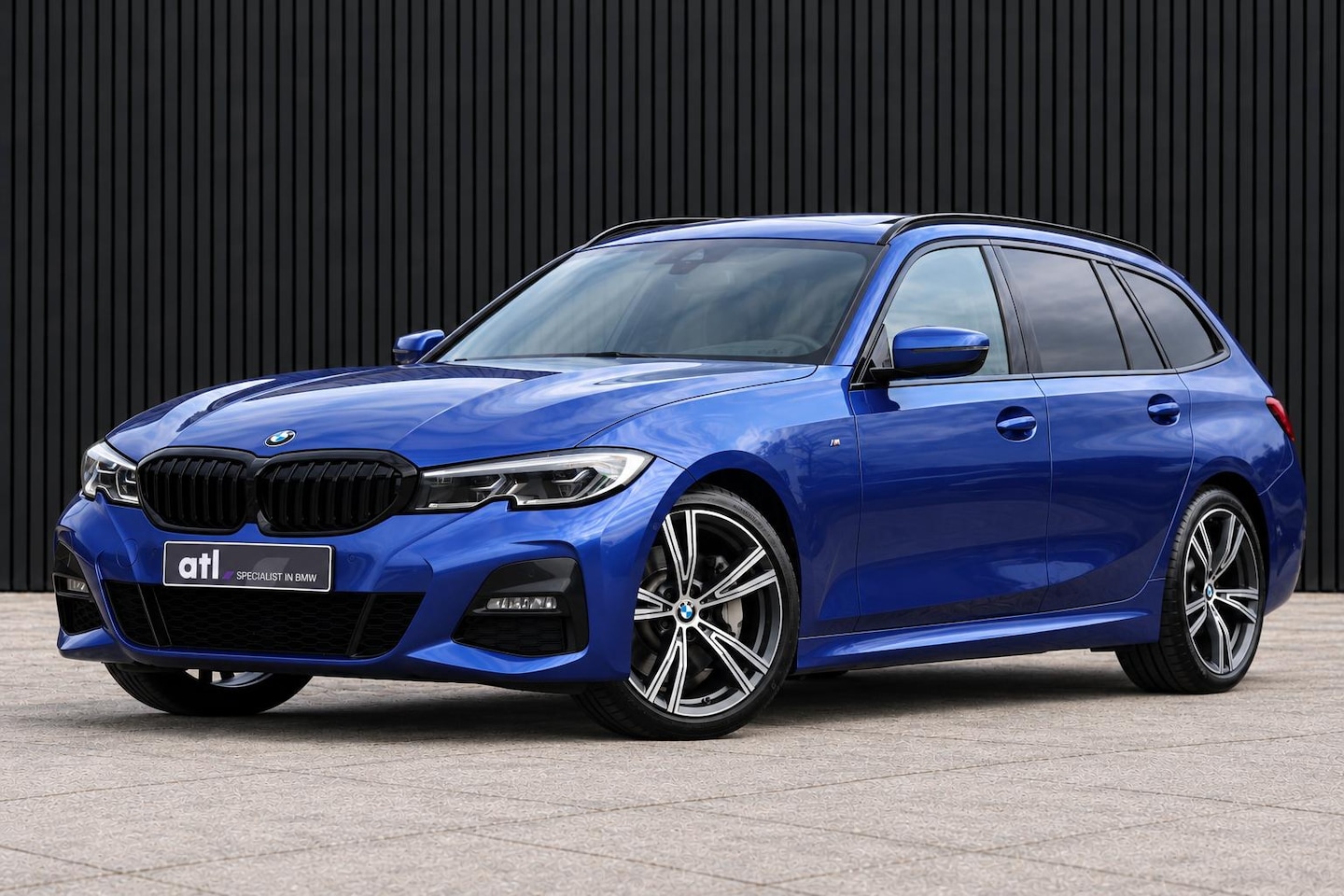 BMW 3-serie Touring - 330i xDrive High Executive M-pakket | Pano | HUD | 19" | Laser | Keyless | Hifi | Camera | - AutoWereld.nl