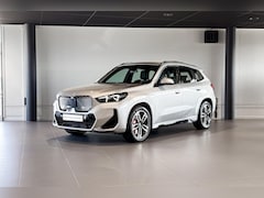 BMW iX1 - eDrive20 67 kWh | M Sport Pro | Stoelverwarming | Achteruitrijcamera | Comfort Access | Tr