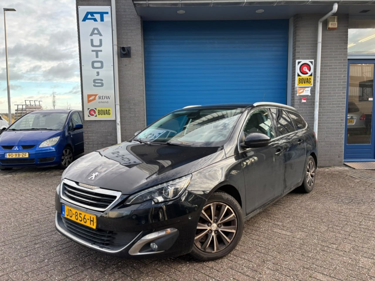 Peugeot 308 - 1.2 PURET.BLUE L. PR / pano / camera / engine malfunction - AutoWereld.nl