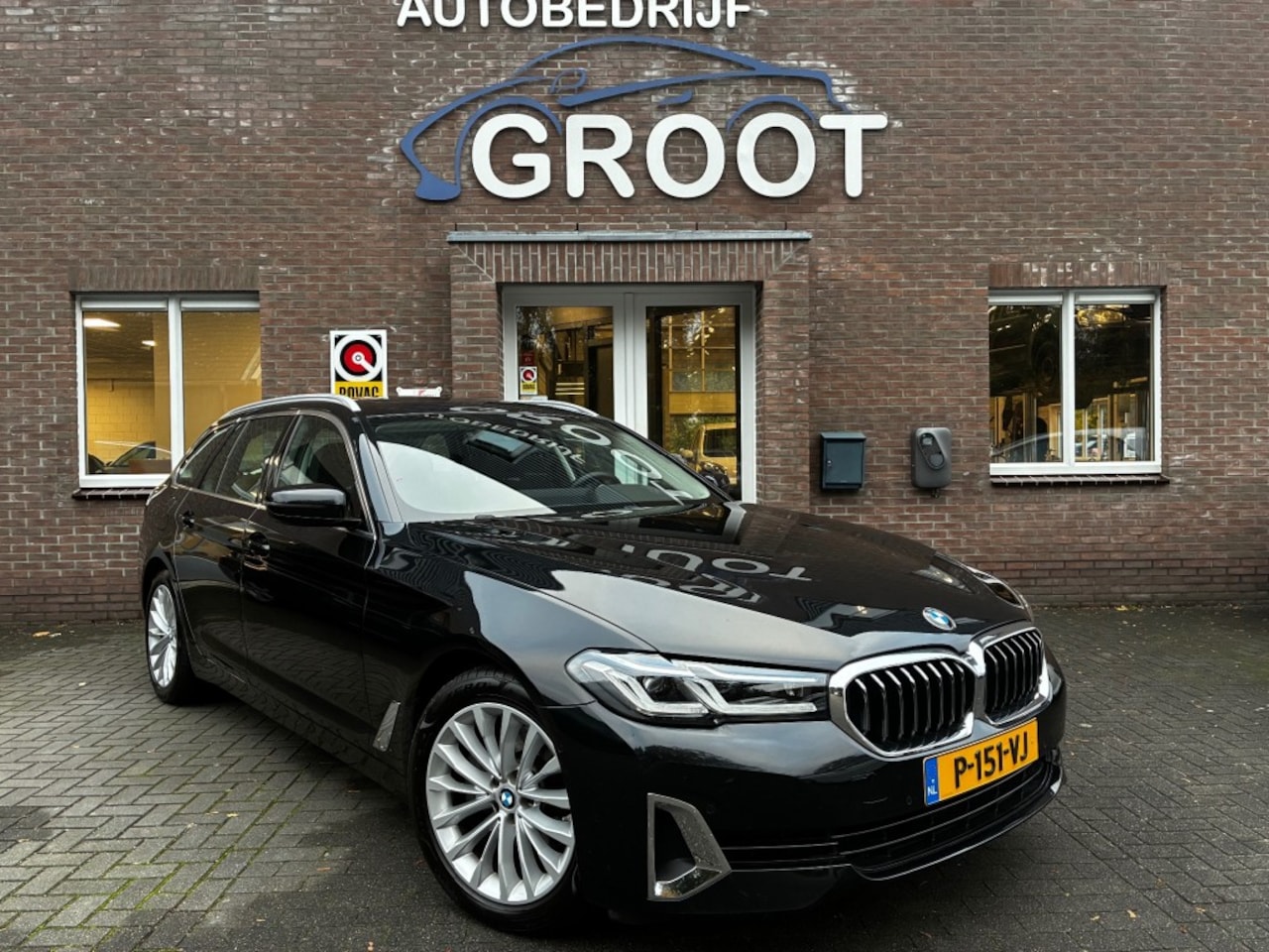 BMW 5-serie - 520I LUXURY LINE! PANODAK/LUCHTVERING/LASER/CAMERA - AutoWereld.nl