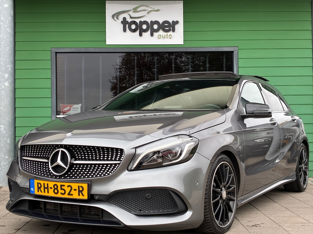Mercedes-Benz A-klasse - 180 AMG Night Edition Plus|Automaat|Panoramadak|Camera|Navigatie|PDC|Airco|CruiseControl|N - AutoWereld.nl