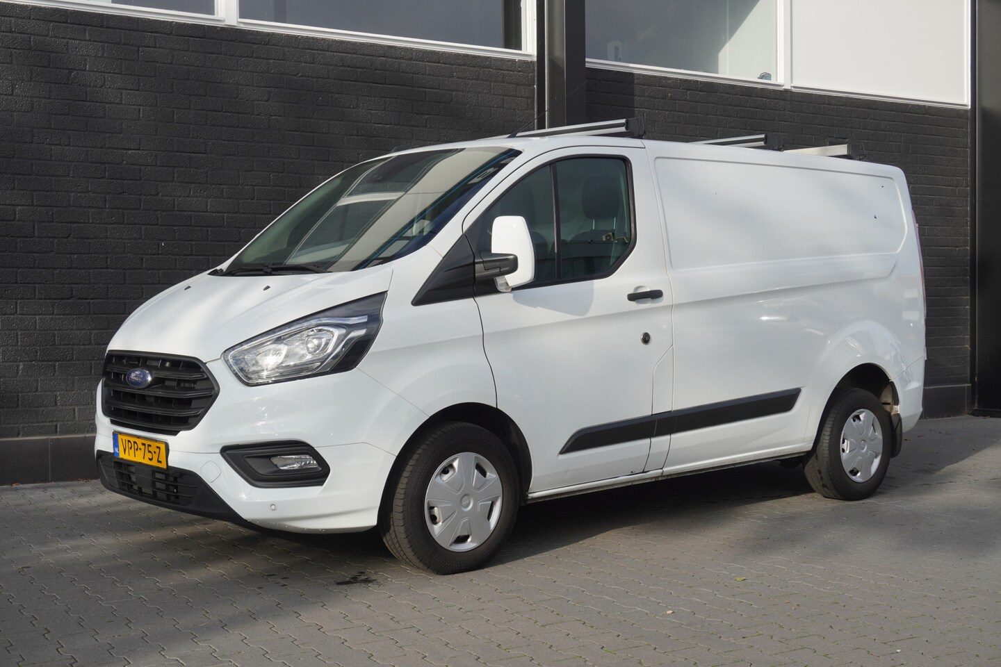 Ford Transit Custom - 2.0 TDCI EURO 6 - Airco - Navi - Cruise - €13.900,- Excl. - AutoWereld.nl