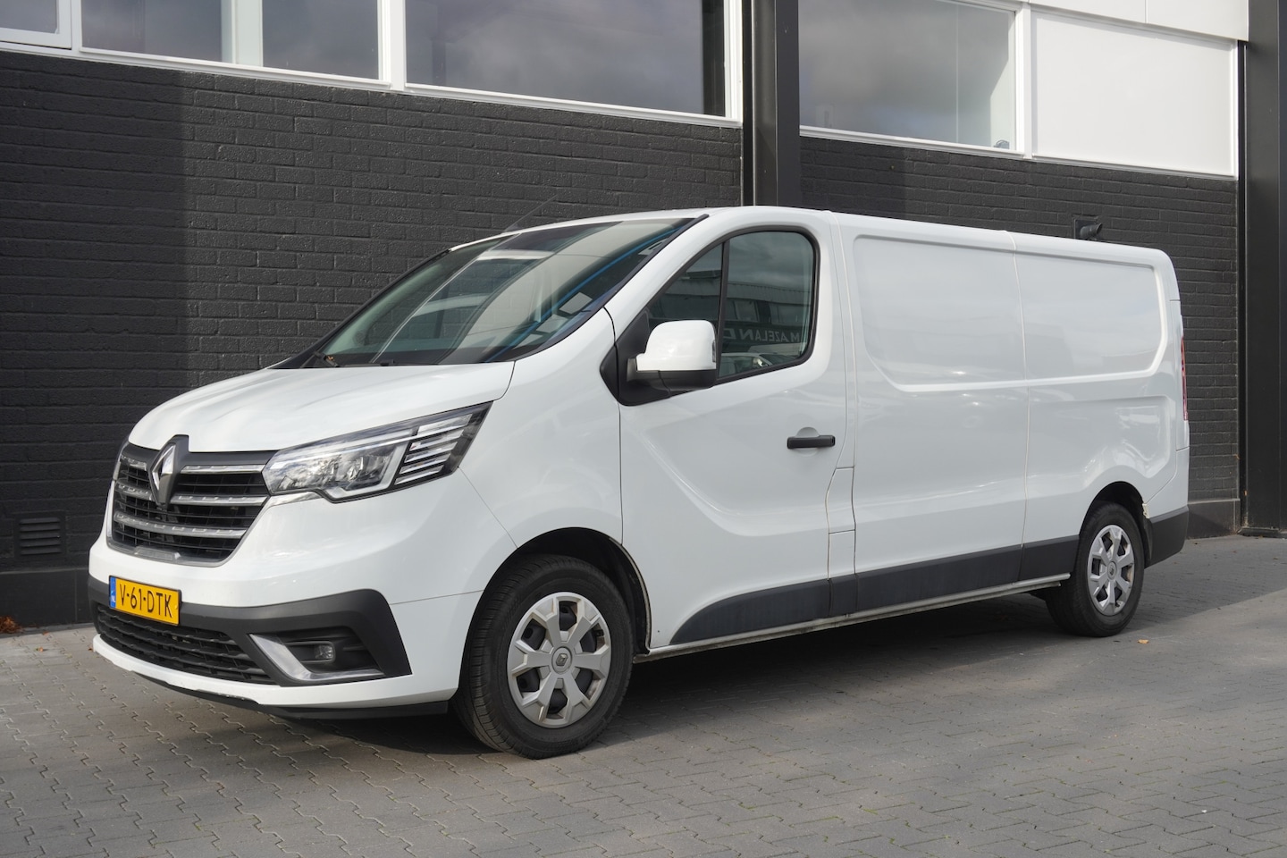 Renault Trafic - 2.0 dCi 110PK L2 EURO 6 - Airco - Cruise - PDC - € 20.900,- Excl. - AutoWereld.nl