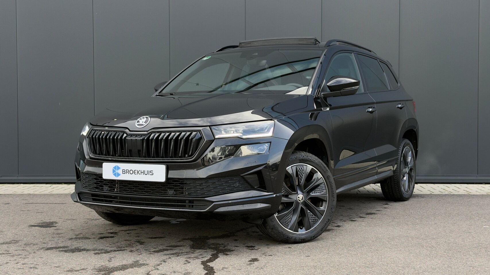 Skoda Karoq - 150pk 1.5 TSI ACT Sportline Business | Trekhaak | Panoramadak | Achteruitrijcamera | Carpl - AutoWereld.nl