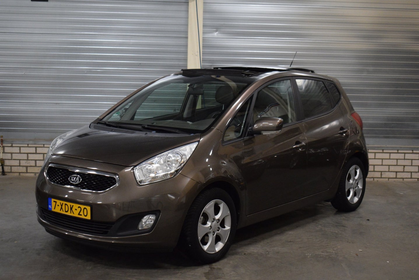 Kia Venga - 1.6 CVVT X-ecutive Vol Automaat 115.000KM! + Bluetooth|Parkeersensoren|Panoramadak|Climate - AutoWereld.nl
