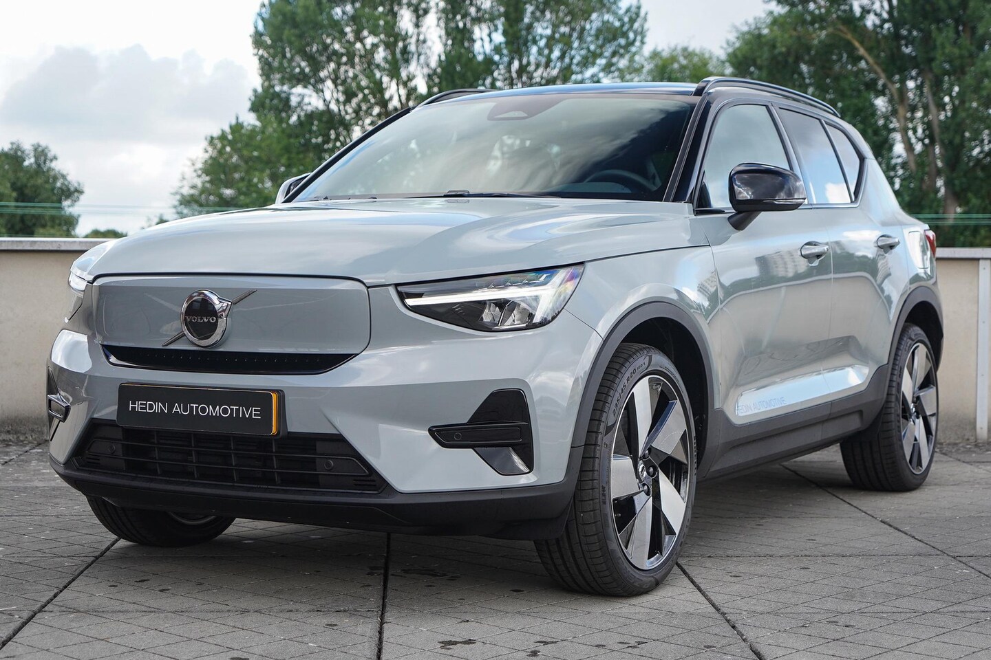 Volvo EX40 - Single Motor Extended Range Plus 82 kWh Panoramadak | Verwarmbare Voorstoelen + Stuurwiel - AutoWereld.nl